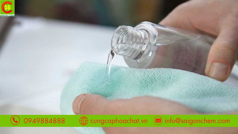 Aceton là một dung dịch không màu