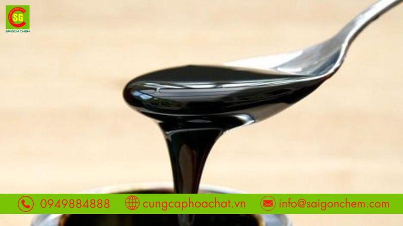 Mật rỉ có độ nhớt cao, màu nâu đen